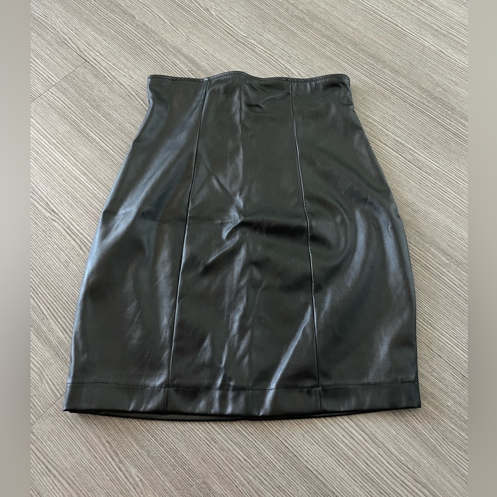 Fashion nova leather skirt size small, high waisted